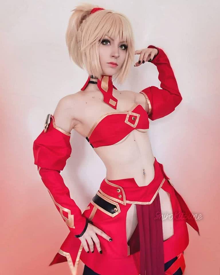 Schicksal/Apokrypha alias Keine Säbel Red Anime Cosplay-Kostüme